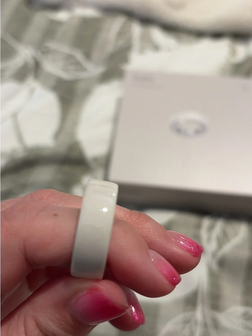 Oura Smart Ring size 8 in Cloud White with Silver Accent